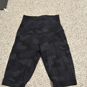 Lululemon Camo bike shorts size 4
